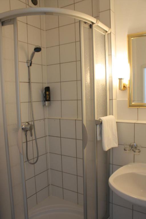 Kraeme Am Roemer - Self Check In 3*